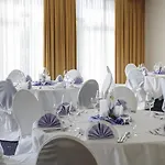 美卡门乌纳旅馆 酒店 4*